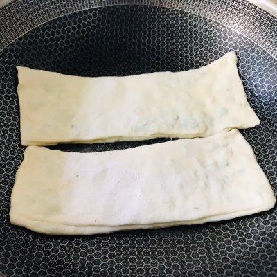 葱油饼自己怎么做酥脆松软有层次（超经典的简单几步做出美味葱花油饼在家也能做）(8)