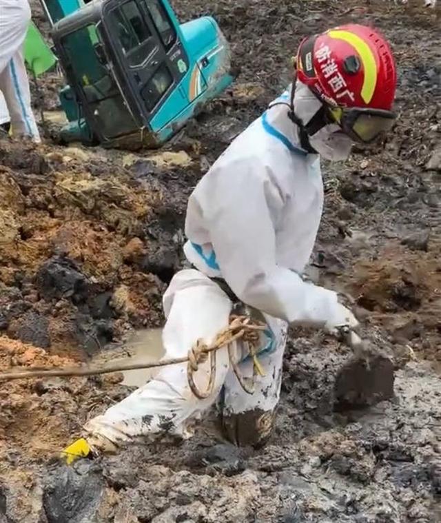 东航mu5735飞行事故因为什么（这七个瞬间令人破防）(2)