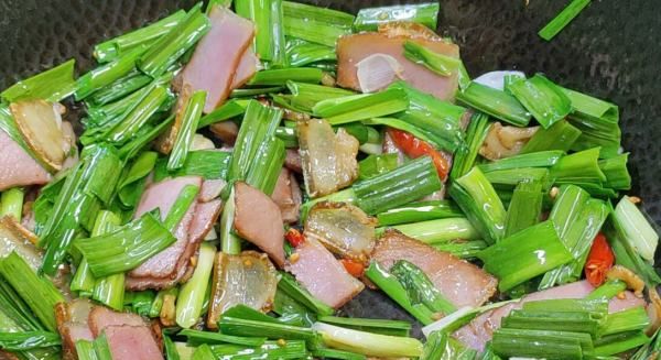 腊肉怎么炒好吃,萝卜干炒腊肉怎么炒才好吃图5