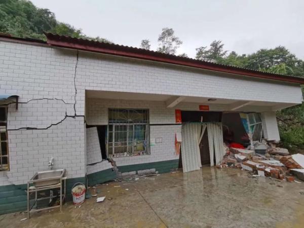 陕西北部遭遇大暴雨（强降雨致陕西这里主城区被淹）(6)