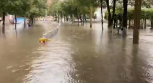 陕西北部遭遇大暴雨（强降雨致陕西这里主城区被淹）(3)