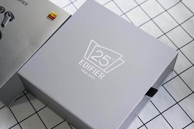 漫步者最新款蓝牙耳机评测（漫步者25周年旗舰产品EDIFIER）(6)