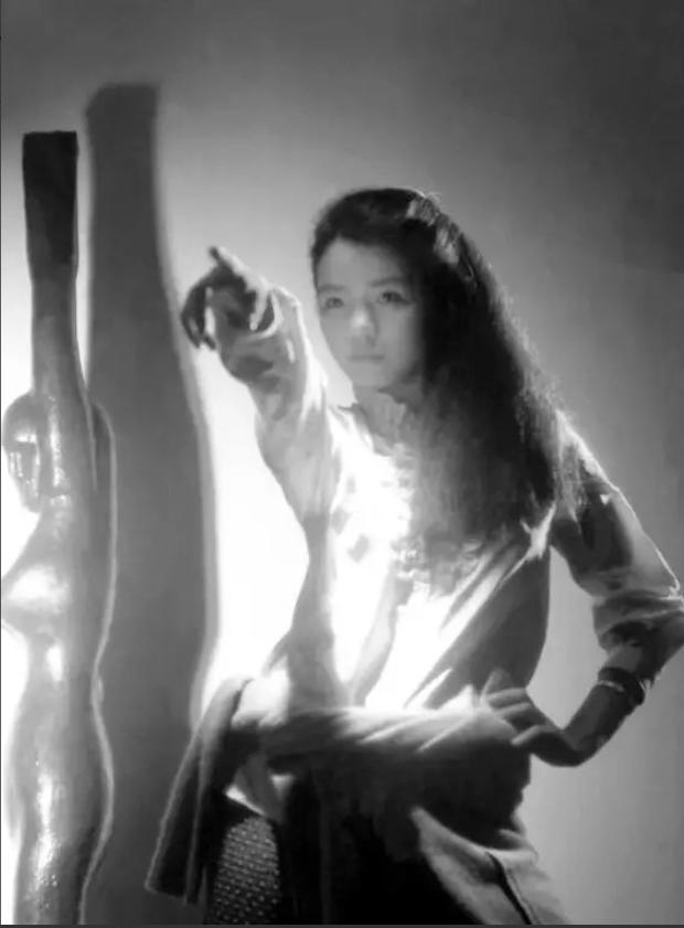 朱迅三度患癌素颜近照（美女主持朱迅17岁患血管瘤）(5)