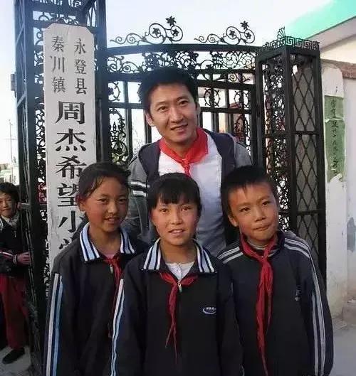 周杰当年什么原因退娱乐圈（51岁周杰重回荧屏）(27)
