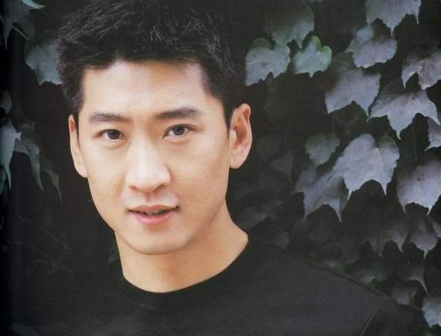周杰当年什么原因退娱乐圈（51岁周杰重回荧屏）(42)