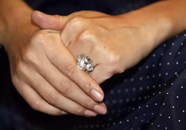郭碧婷与范冰冰谁漂亮（明星钻戒大盘点）(19)