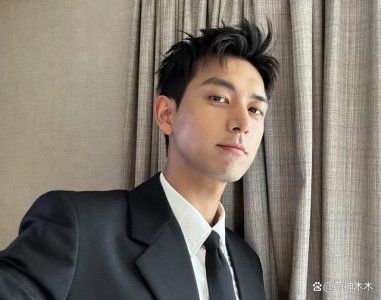 ​李现绯闻女友怒怼网友，承认离过婚，被问李现恋情：去问他啊