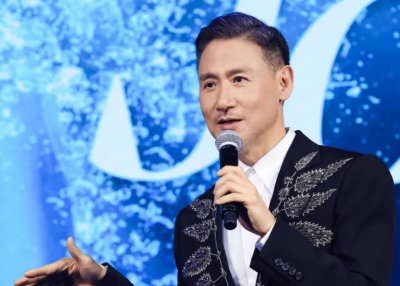 ​张学友演唱会票价高惹争议，花两千块还要坐山顶？