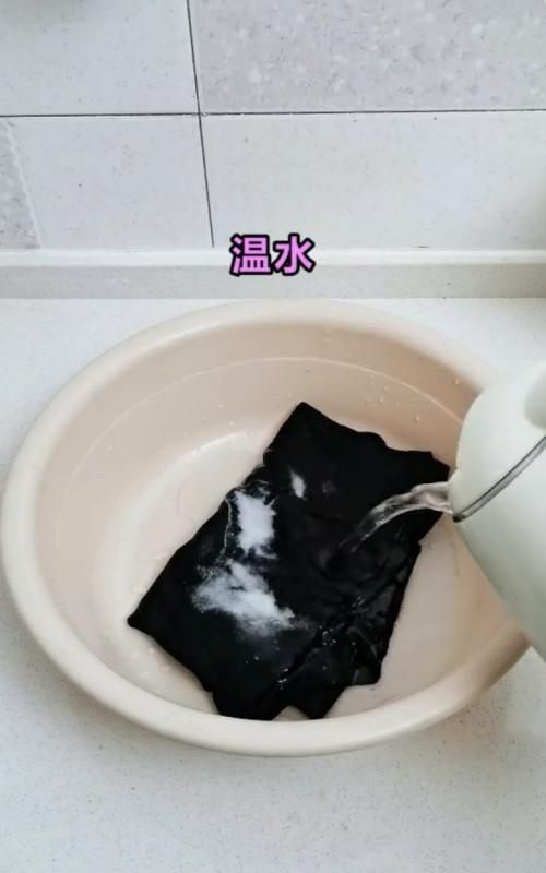 衣服掉色掉毛用什么泡就不掉了