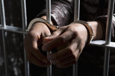 ​网络赌博害人不浅，山西一农商行支行行长不惜挪用公款、诈骗数百万元，获刑 1