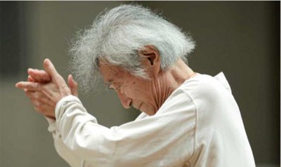 ​日本音乐小泽征尔（小泽征尔毕生致力于西方音乐的先驱）