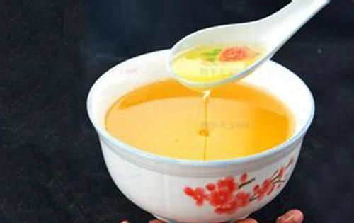 冬天，花生油凝固了，怎样解冻呢