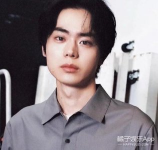 ​这颜值 ... 就别蹭你哥的热度了？