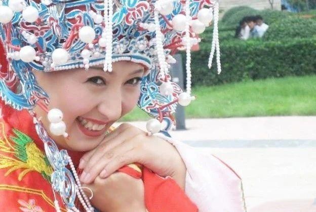 闫学晶老公（山杏闫学晶两段婚姻三个孩子）