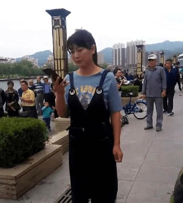 闫学晶老公（山杏闫学晶两段婚姻三个孩子）