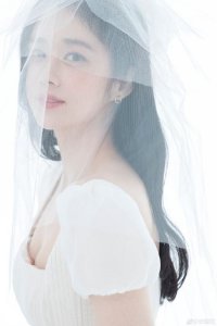 ​张娜拉晒婚纱照：感谢所有人的关心与祝福