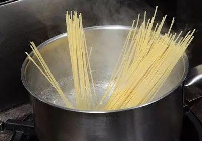 意大利面做法英语（生活小技巧都叫做Pasta）(13)