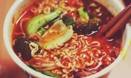 高铁上有泡面卖嘛，高铁站有泡面的地方？图5
