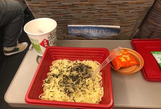 在高铁上怎么买泡面