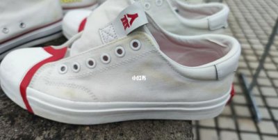 ​鞋子上面的黄斑怎么去除,白鞋子上有黄斑怎么去除
