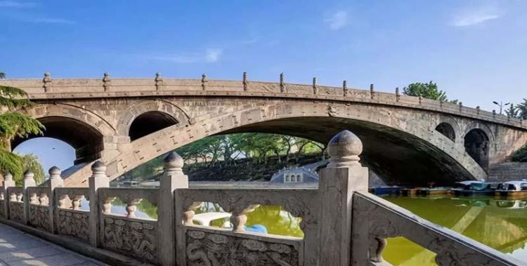 赵州桥位于哪个省份：