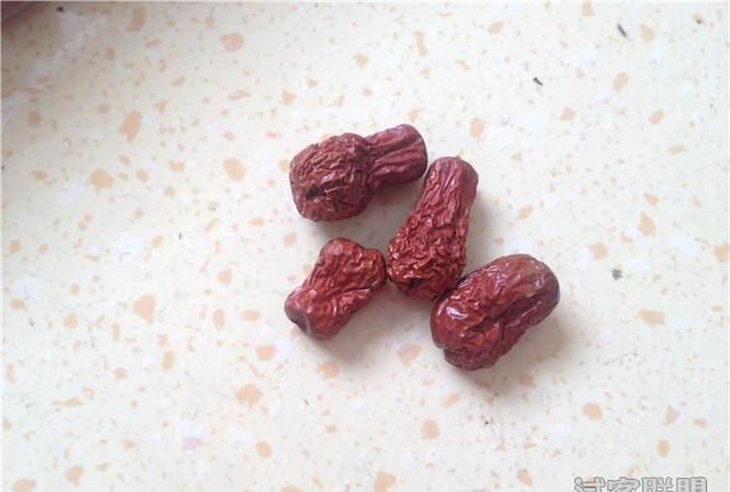 我家的枣树所结的枣子里为什么会有虫子呢