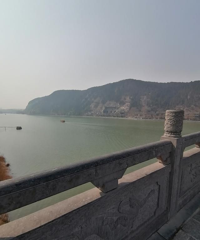 龙门石窟位于，云冈石窟龙门石窟敦煌在地理位置有什么特点？图2