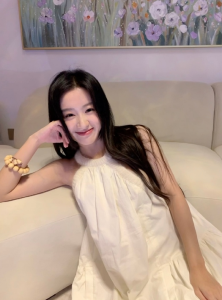 ​女星包上恩拍吻戏前吃辣条引争议 最新回应来了
