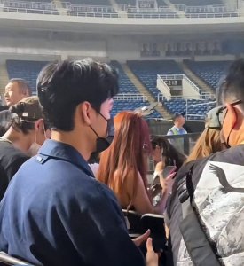 ​又去追星！龚俊现身周杰伦天津演唱会观众席