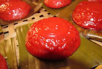 ​糯米蒸出来变成红色还能吃,糯米汤圆煮熟了变红色能吃吗