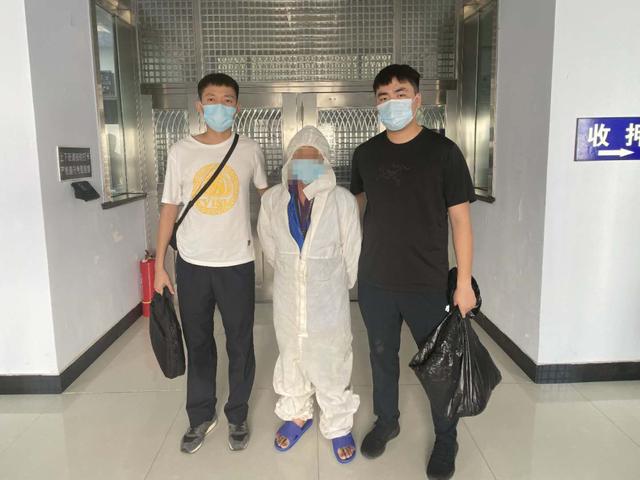 江苏女子半夜遭陌生男子破门而入（男子跳窗入室图谋不轨）(1)