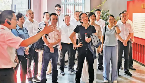 两个坚持是指什么内容,两个坚持三个转变是什么意思图1