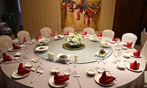 在餐馆就餐时用开水烫一下碗筷能起到什么作用,餐厅就餐前用热水烫一下碗筷可以吗图3