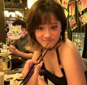 ​贾静雯 18 岁女儿近照曝光 梧桐妹烟熏眼妆时髦个性
