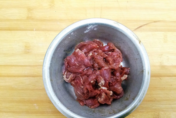 洋葱炒牛肉怎么炒,牛肉炒洋葱怎么做图2