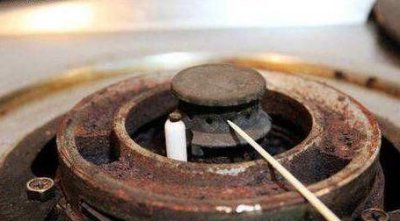 ​煤气灶打火石更换教程,燃气灶的电子打火坏了怎么换