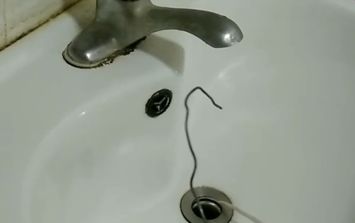洗脸盆塞按压死了咋办,水盆塞子吸住了怎么办图3