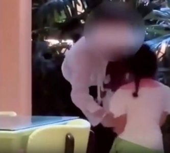 ​引热议！长沙一餐厅员工发顾客打孩子视频，结果赔了一万元并离职……
