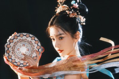 ​Angelababy敦煌神女写真释出 翩翩起舞似画中人