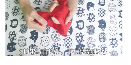 怎么系红领巾,正确系红领巾方法图片图5