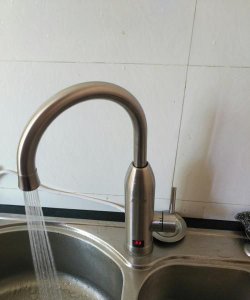 ​家里自来水突然变热了,家里厨房的自来水烧开可以喝吗