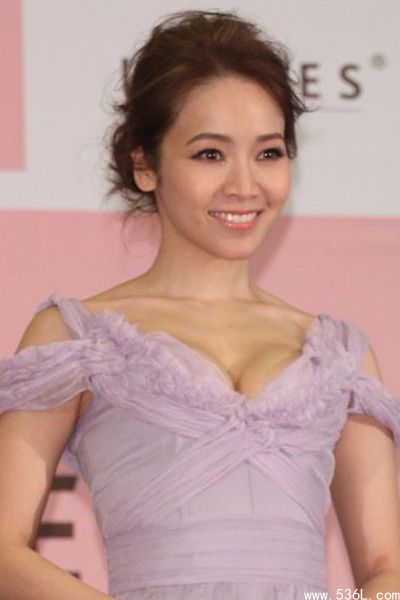 侯佩岑现在老公是谁？ 侯佩岑的老公黄伯俊资料