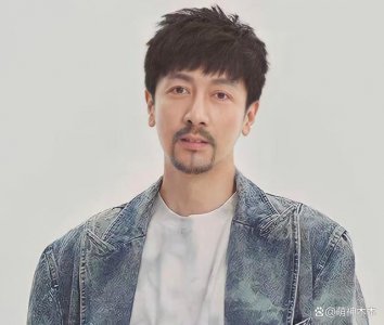 ​张鲁一失联一个月！狗仔再次喊话：郑晓龙等到快发疯了