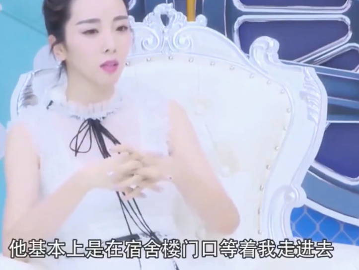 李思思的个人资料简介和照片（央视主持人李思思：嫁给大学同学，三年生俩娃，风光背后有艰辛）