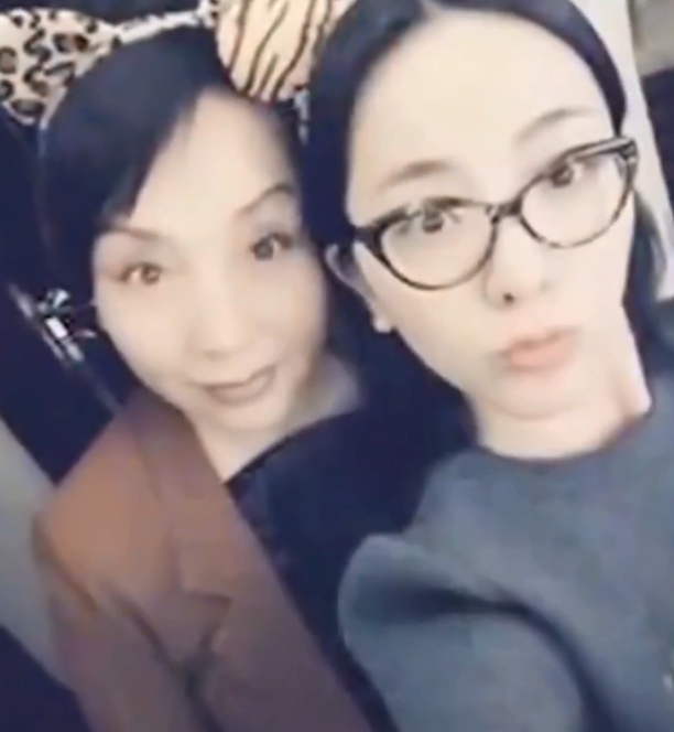李思思的个人资料简介和照片（央视主持人李思思：嫁给大学同学，三年生俩娃，风光背后有艰辛）
