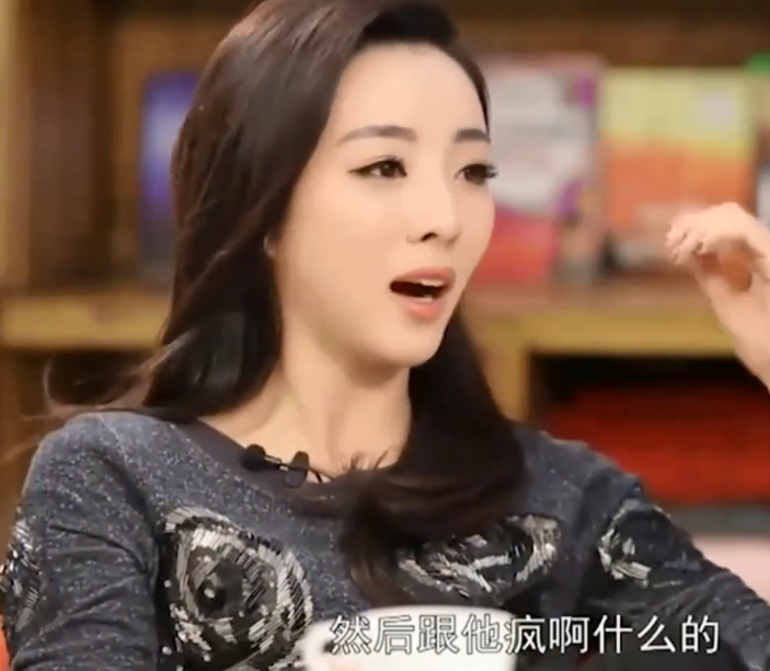 李思思的个人资料简介和照片（央视主持人李思思：嫁给大学同学，三年生俩娃，风光背后有艰辛）