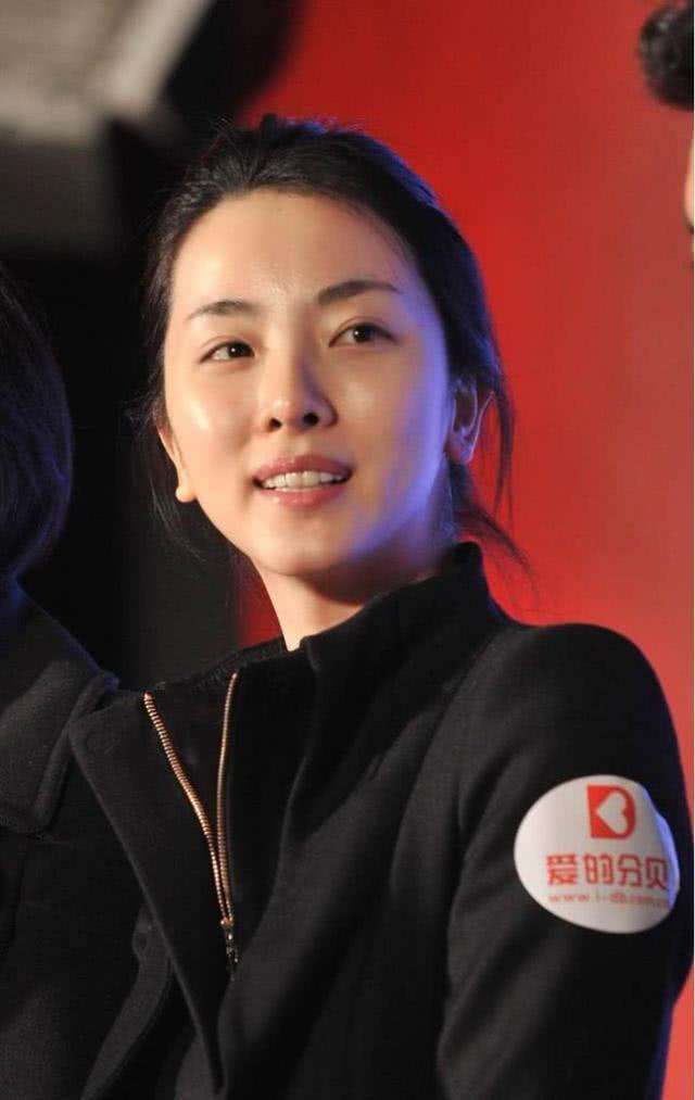 李思思的个人资料简介和照片（央视主持人李思思：嫁给大学同学，三年生俩娃，风光背后有艰辛）