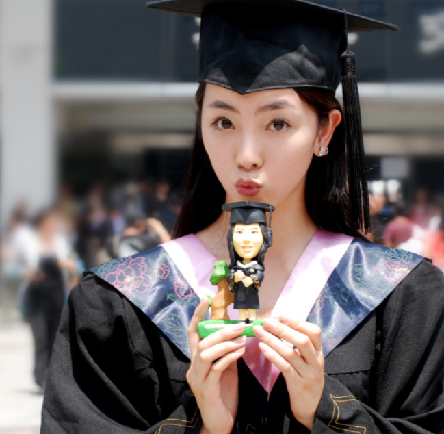 李思思的个人资料简介和照片（央视主持人李思思：嫁给大学同学，三年生俩娃，风光背后有艰辛）