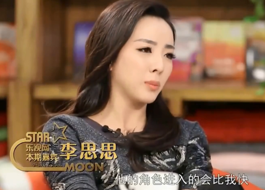李思思的个人资料简介和照片（央视主持人李思思：嫁给大学同学，三年生俩娃，风光背后有艰辛）