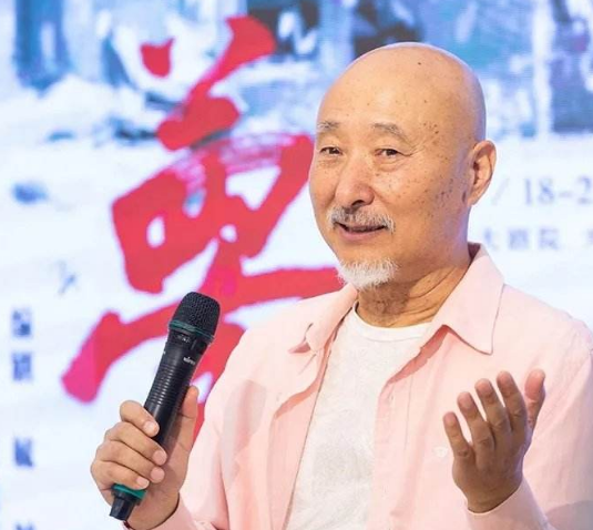 小品之王陈佩斯：状告央视获赔33万后遭封杀22年，如今迎来新高度